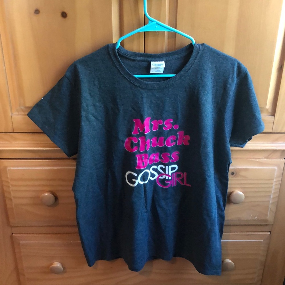 Gildan Gossip Girl Tee